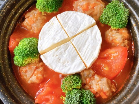トマトベースのカマンベールチーズ鍋☆東のまるごと鍋